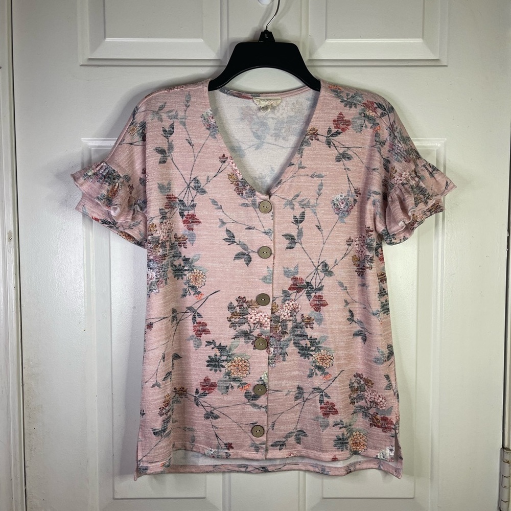 Cupio floral ruffle sleeve‎ cardigan.